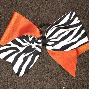 Cheer bow